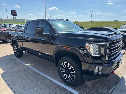 Used 2023 GMC Sierra 2500 AT4 image 3