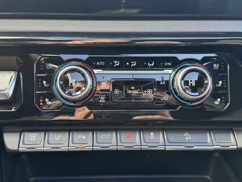 Used 2025 GMC Sierra 2500 AT4 w/ AT4 Premium Plus Package image 28