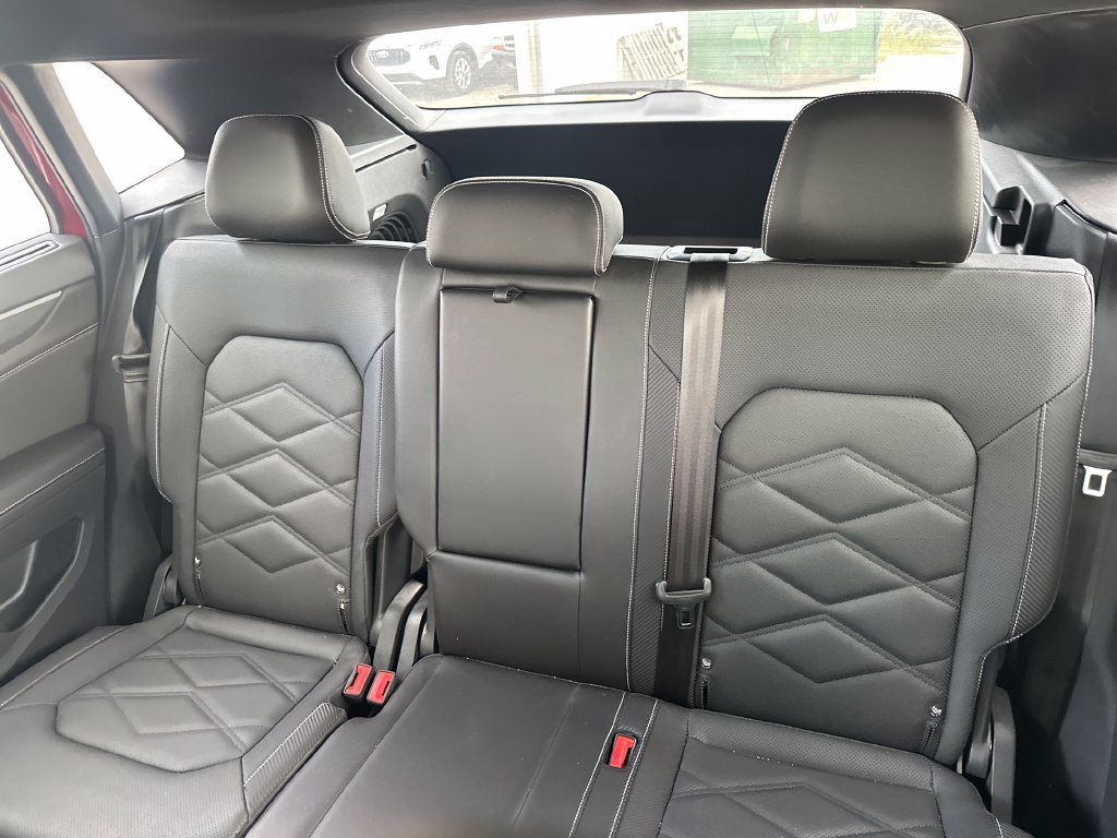 Used 2025 Volkswagen Atlas Cross Sport SE w/ Panoramic Sunroof Package FWD image 47