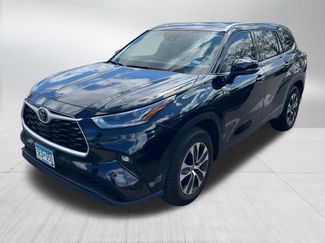 Used 2021 Toyota Highlander XLE FWD video 2