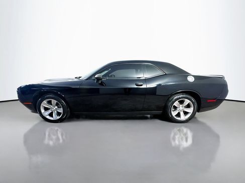 Used 2016 Dodge Challenger SXT RWD image 4