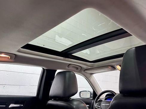 Used 2018 Chrysler 300 Limited w/ Safetytec Plus Group image 25