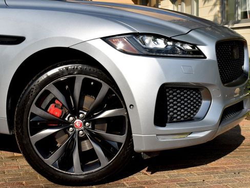 Used 2017 Jaguar F-PACE First Edition image 5