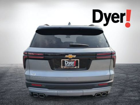 Used 2025 Chevrolet Traverse LT FWD image 5