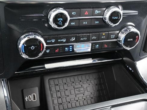 Used 2025 Ford F150 Lariat w/ Equipment Group 502A High AWD/4WD image 19