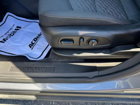 Used 2019 Chevrolet Equinox LT image 12