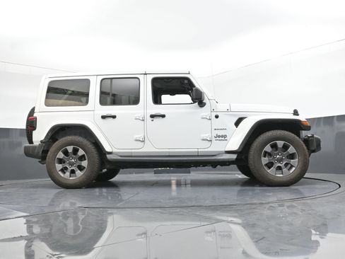 Used 2019 Jeep Wrangler Unlimited Sahara image 29