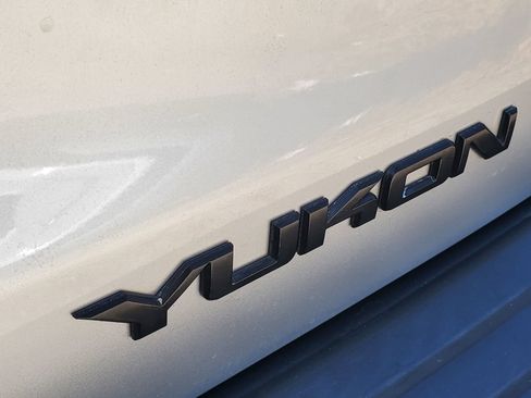 Used 2018 GMC Yukon SLT AWD/4WD image 6