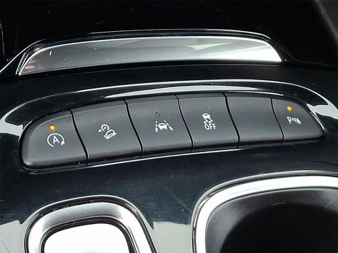 Used 2021 Buick Envision Essence w/ Technology Package I image 26