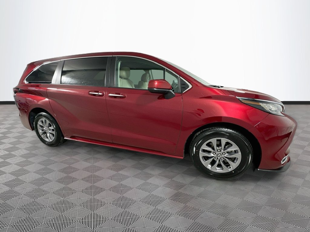 Certified 2023 Toyota Sienna XLE AWD/4WD image 8
