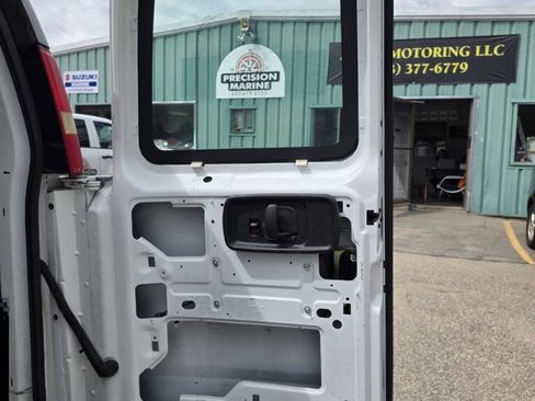 Used 2006 Chevrolet Express 1500 RWD image 16