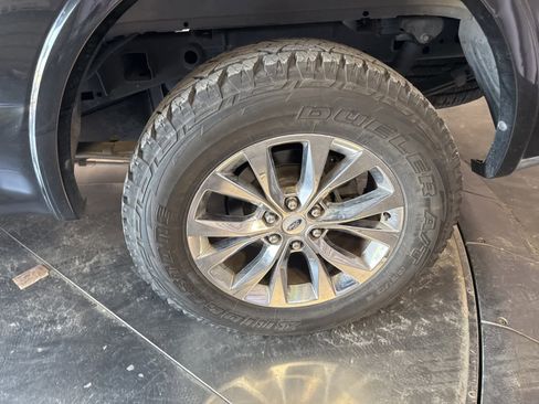 Used 2015 Ford F150 Lariat w/ Equipment Group 502A Luxury image 12