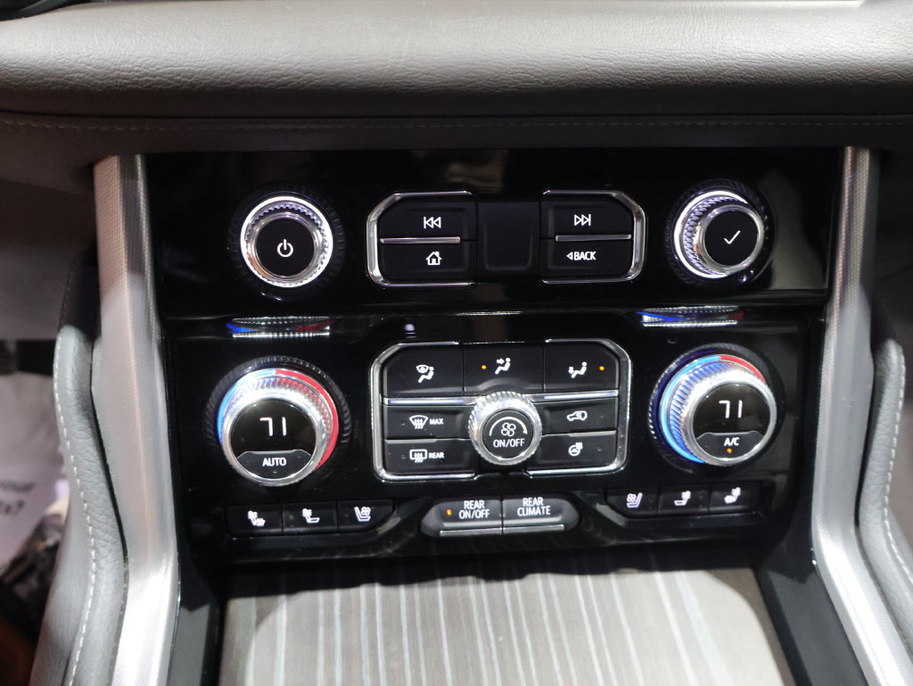 Used 2024 GMC Yukon Denali w/ Denali Reserve Package AWD/4WD image 27