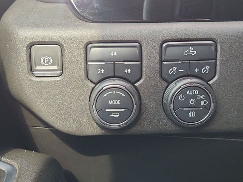 Used 2024 Chevrolet Silverado 2500 LT AWD/4WD image 17