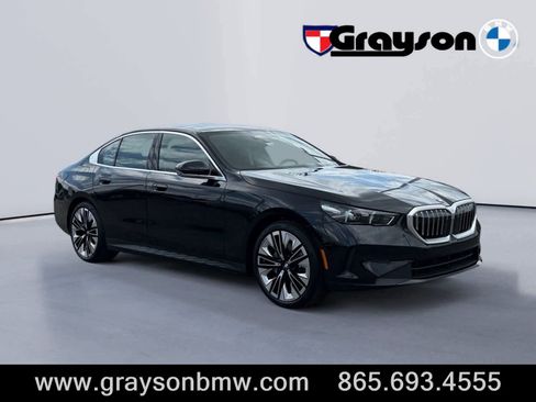 Used 2026 BMW 530i w/ Executive Package image 1