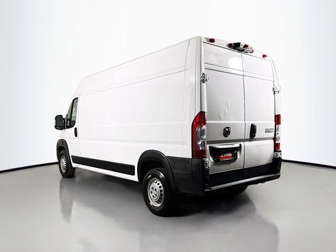 Used 2024 RAM ProMaster 2500 w/ Convenience Group FWD image 3