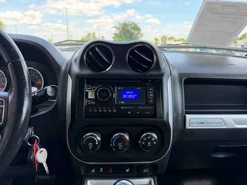 Used 2014 Jeep Compass Latitude FWD image 19