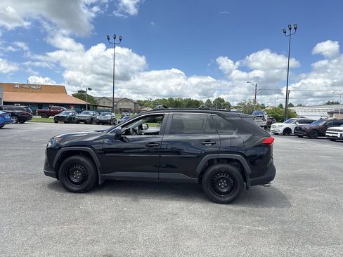 Used 2021 Toyota RAV4 LE AWD/4WD image 11