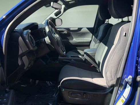 Used 2023 Toyota Tacoma TRD Sport image 11