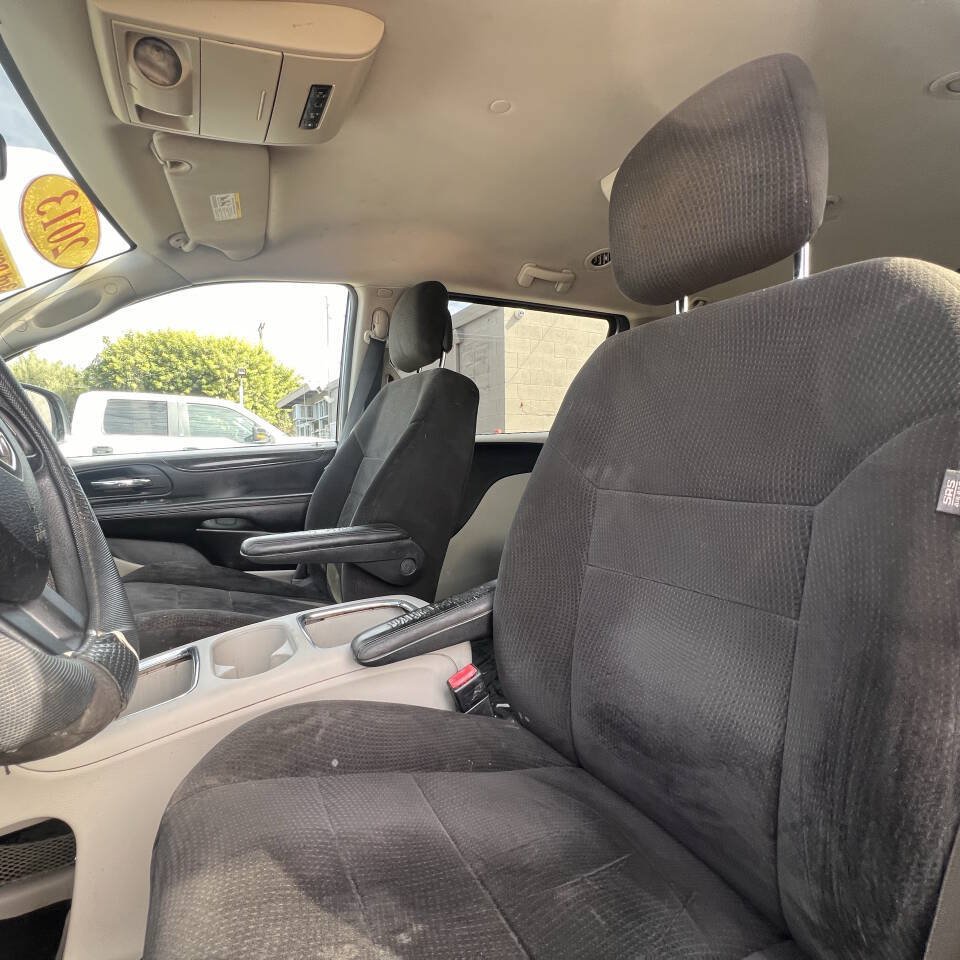 Used 2013 Dodge Grand Caravan SXT FWD image 17