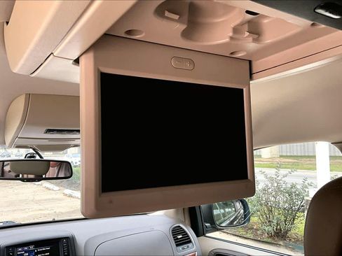 Used 2016 Chrysler Town & Country Touring image 31