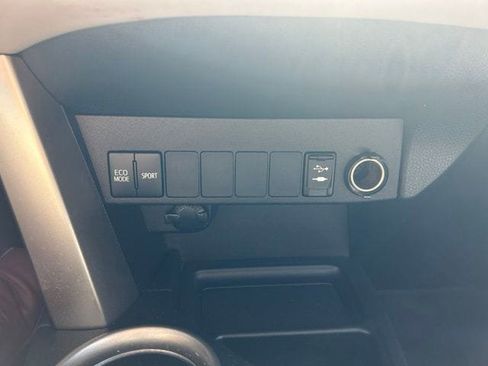 Used 2015 Toyota RAV4 XLE AWD/4WD image 25