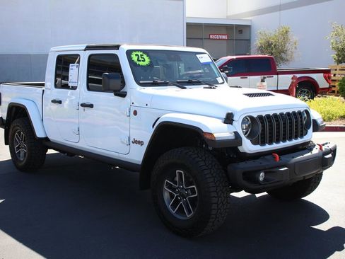 Used 2025 Jeep Gladiator Mojave AWD/4WD image 11
