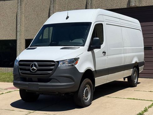 Used 2025 Mercedes-Benz Sprinter 2500 image 2