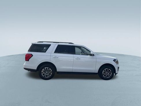 Used 2024 Ford Expedition XLT AWD/4WD image 9