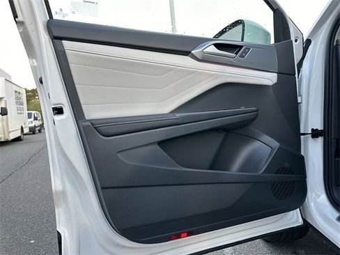 New 2025 Volkswagen Taos SEL image 13