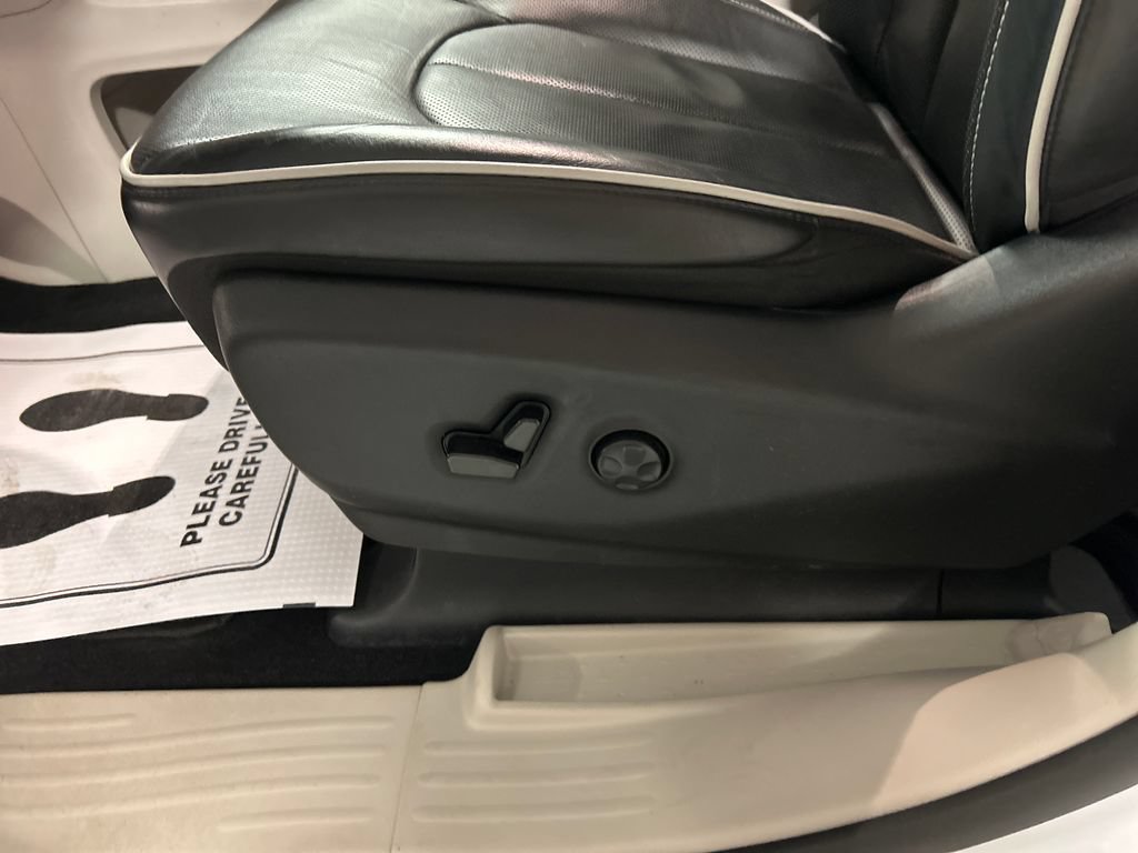 Used 2024 Chrysler Pacifica Limited w/ Uconnect Theater Family Group AWD/4WD image 13