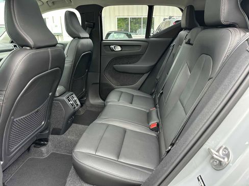 Certified 2025 Volvo XC40 B5 Plus AWD/4WD image 16