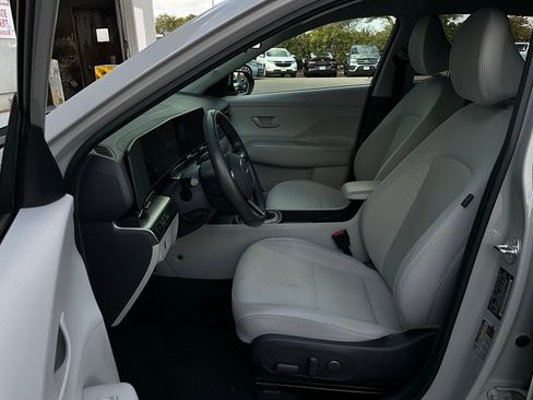 Used 2025 Hyundai Kona SEL image 10