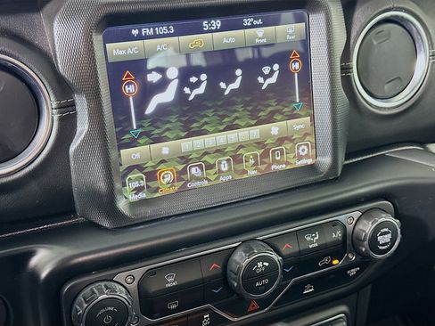 Used 2021 Jeep Wrangler Sahara image 24