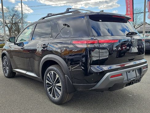 New 2026 Nissan Pathfinder Platinum AWD/4WD image 3