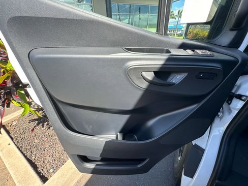 Used 2025 Mercedes-Benz Sprinter 2500 image 19