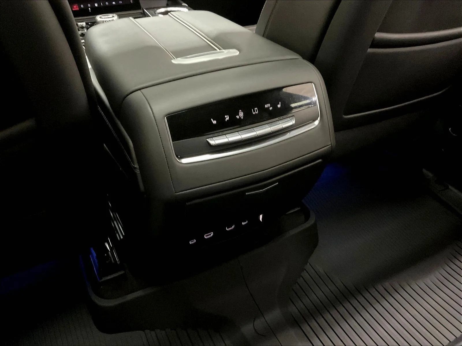 Used 2025 Cadillac Escalade V AWD/4WD image 19