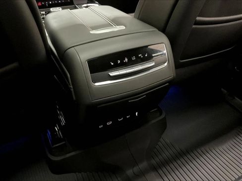 Used 2025 Cadillac Escalade V AWD/4WD image 19