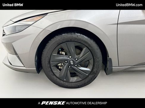 Used 2022 Hyundai Elantra SEL w/ Convenience Package FWD image 9