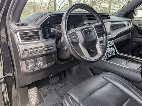 Used 2022 GMC Yukon XL Denali image 11
