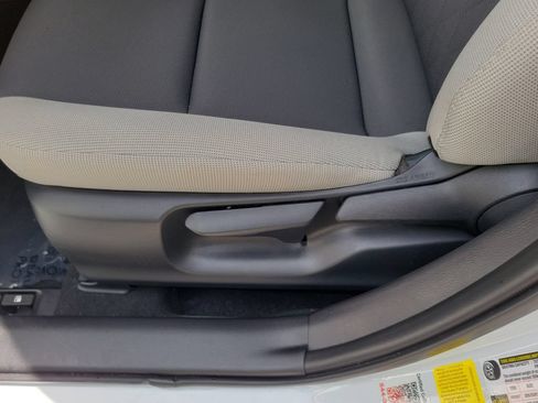 Used 2025 Toyota Corolla LE FWD image 15