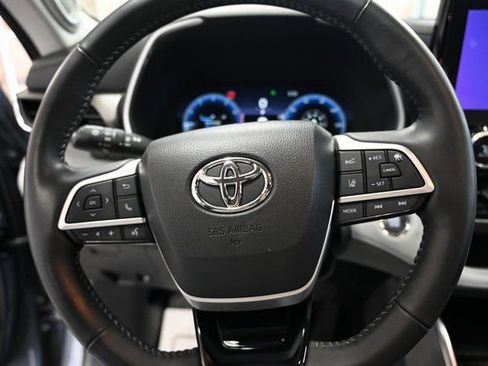 Used 2023 Toyota Highlander Limited image 24
