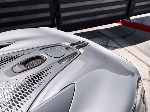 Used 2024 McLaren Artura RWD image 11