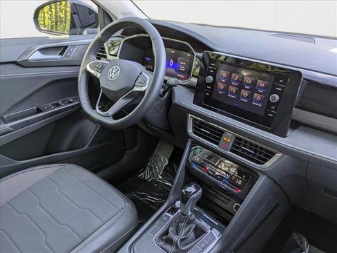 New 2025 Volkswagen Taos SE FWD image 18