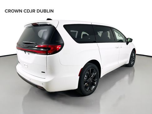 Used 2026 Chrysler Pacifica Select AWD/4WD image 5