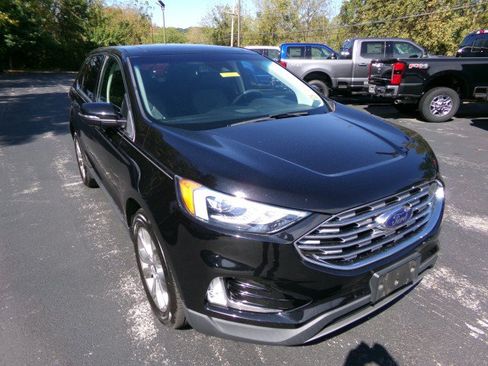 Used 2019 Ford Edge Titanium w/ Cold Weather Package AWD/4WD image 2