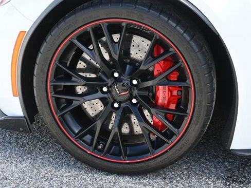 Used 2016 Chevrolet Corvette Z06 w/ 3LZ Preferred Equipment Group image 24