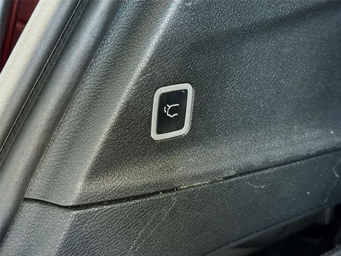 Used 2025 Chrysler Pacifica Select FWD image 23