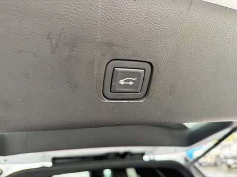 Used 2023 Chevrolet Traverse RS image 24