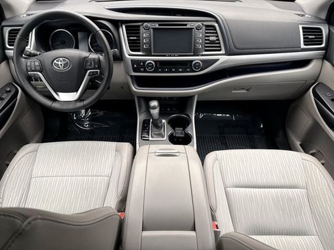 Used 2017 Toyota Highlander Plus AWD/4WD image 14